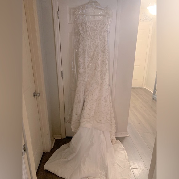 Dresses & Skirts - NWT.  Ivory/Gold mermaid/ corset wedding dress.Size 4.